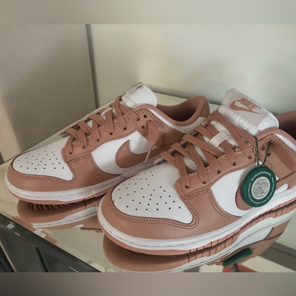 BNWT dunk rose whisper size 7
